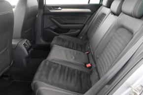 Volkswagen Passat  1.5 TSI R-Line 