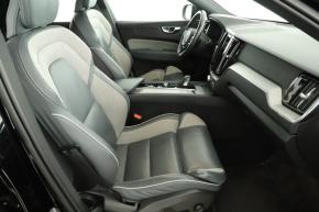 Volvo XC60  B5 R-Design 