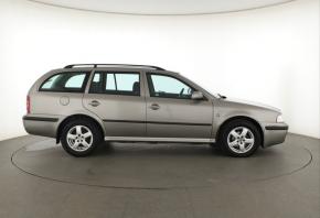Škoda Octavia  1.6 Tour 