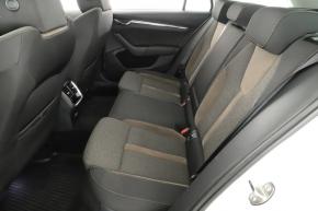 Škoda Octavia  Scout 2.0 TDI . 