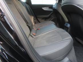 Audi A4  35 TDI S-Line 