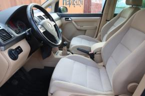 Volkswagen Touran  2.0 FSI 