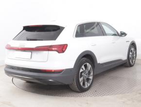 Audi e-tron  e-tron 50 quattro 