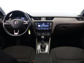 Škoda Octavia  Scout 2.0 TDI . 
