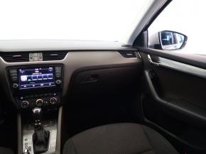 Škoda Octavia  Scout 2.0 TDI . 