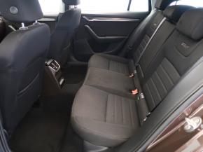 Škoda Octavia  Scout 2.0 TDI . 