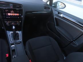 Volkswagen Golf  1.5 TSI 