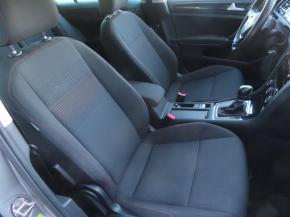 Volkswagen Golf  1.5 TSI 