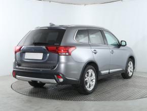 Mitsubishi Outlander  2.2 DI-D Instyle 