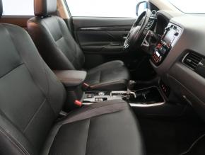 Mitsubishi Outlander  2.2 DI-D Instyle 