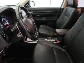 Mitsubishi Outlander  2.2 DI-D Instyle 