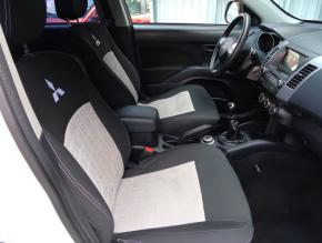 Mitsubishi Outlander  2.2 DI-D Invite 