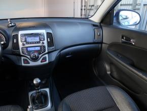 Hyundai i30  2.0 CVVT 