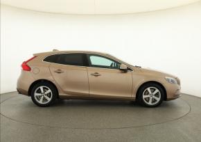 Volvo V40  2.0 D4 