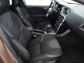 Volvo V40  2.0 D4 