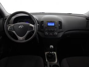 Hyundai i30  1.6 CVVT 