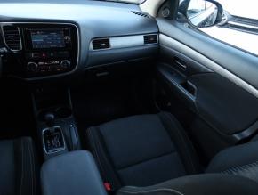 Mitsubishi Outlander  2.0 Intense 