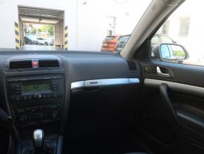 Škoda Octavia  Scout 2.0 TDI . 