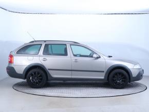 Škoda Octavia  Scout 2.0 TDI . 