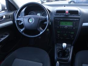 Škoda Octavia  Scout 2.0 TDI . 