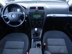 Škoda Octavia  Scout 2.0 TDI . 
