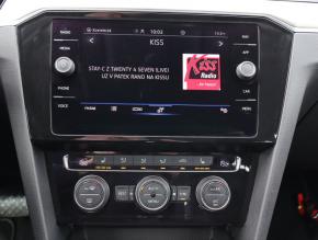 Volkswagen Passat  2.0 TSI Elegance 