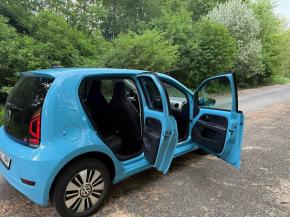 Škoda Elroq VW e-UP super stav 