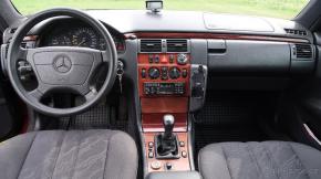 Mercedes-Benz Třídy E W210 E230 combi 