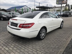 Mercedes-Benz Třídy E 3,0 24530681-1101280.jpg